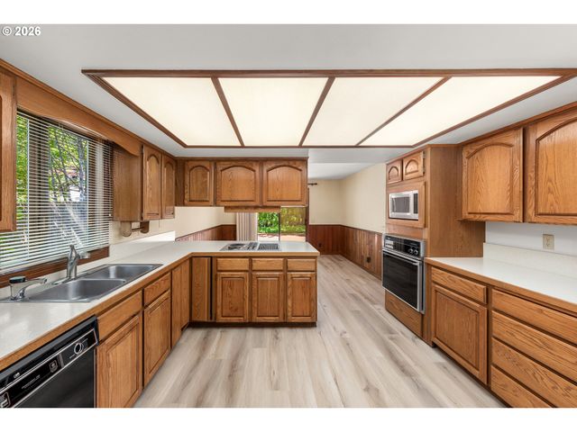 20015 Nw PAULINA Dr, Portland, OR 97210