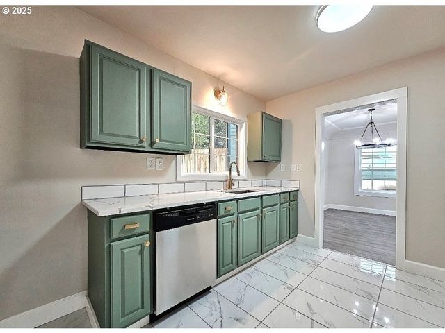 802 Nw 5TH Cir, Camas, WA 98607