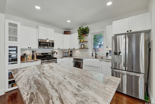 225 S LIVE OAK AVE, New Braunfels, TX 78130