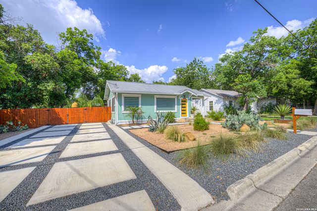 225 S LIVE OAK AVE, New Braunfels, TX 78130