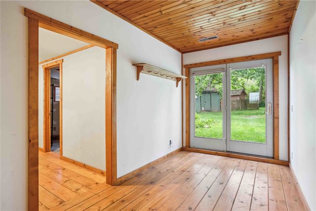3801 Highway 382 NE, Solon, IA 52333