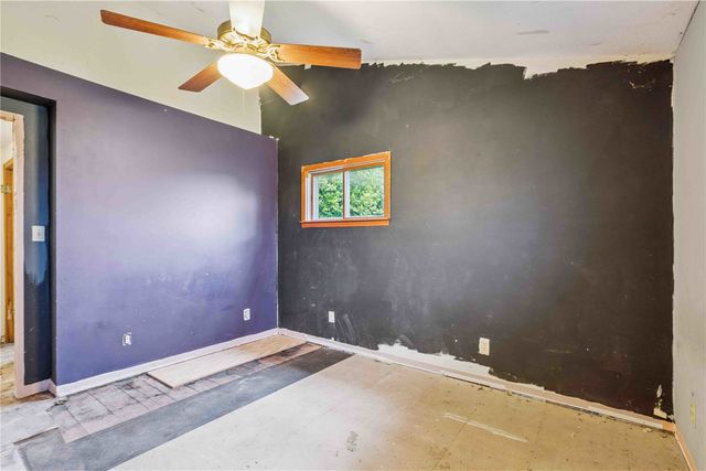 3801 Highway 382 NE, Solon, IA 52333