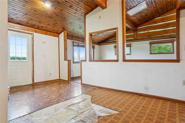 3801 Highway 382 NE, Solon, IA 52333