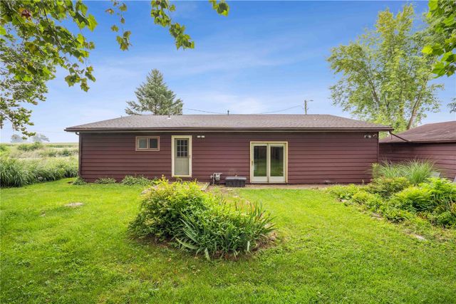 3801 Highway 382 NE, Solon, IA 52333
