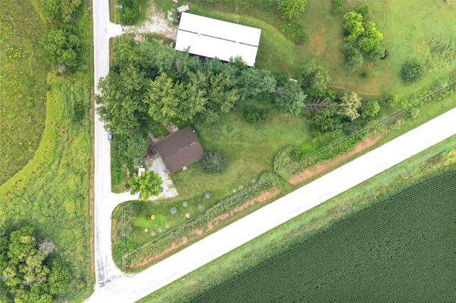 3801 Highway 382 NE, Solon, IA 52333