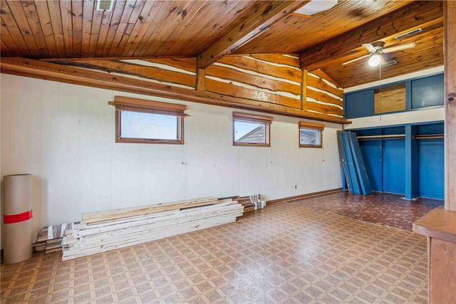 3801 Highway 382 NE, Solon, IA 52333