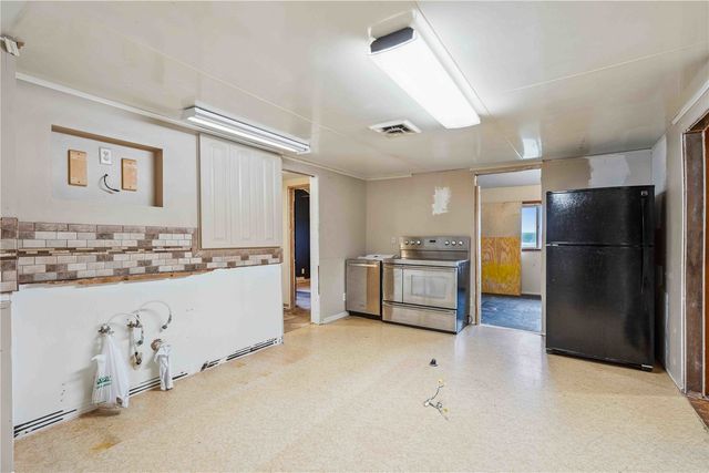 3801 Highway 382 NE, Solon, IA 52333