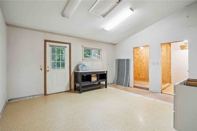 3801 Highway 382 NE, Solon, IA 52333