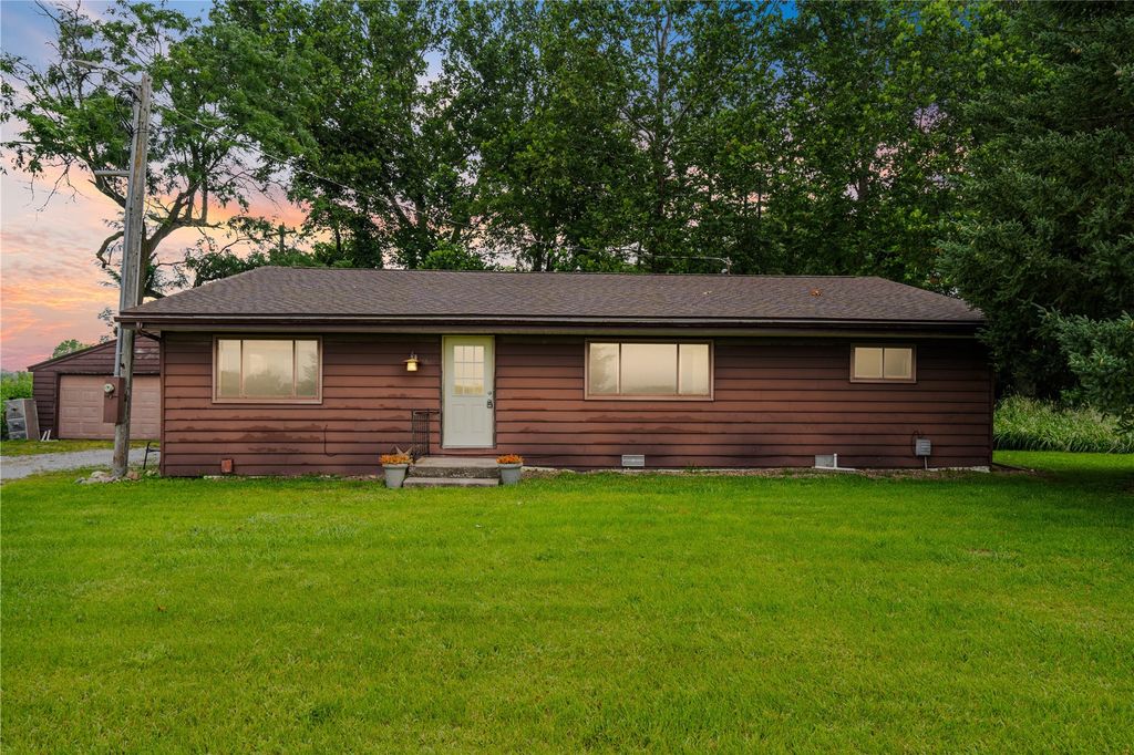 3801 Highway 382 NE, Solon, IA 52333