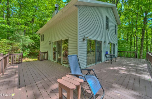 601 N Shore Peck Lake Road, Gloversville, NY 12078