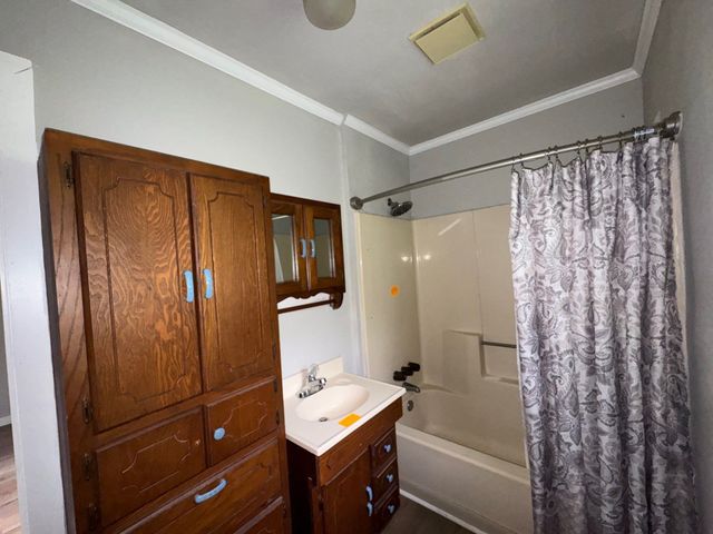 513 S Carter Street, Whitewright, TX 75491
