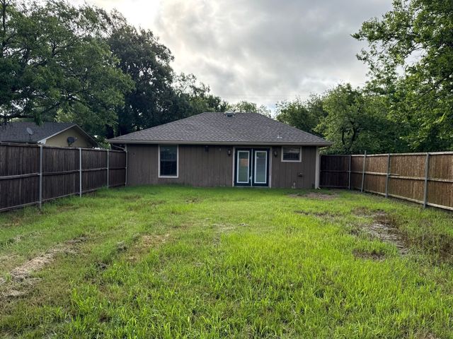 513 S Carter Street, Whitewright, TX 75491