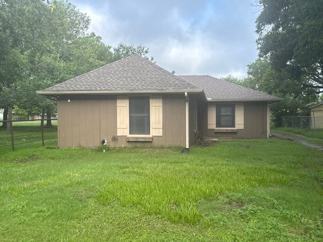 513 S Carter Street, Whitewright, TX 75491