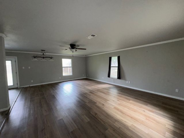 513 S Carter Street, Whitewright, TX 75491
