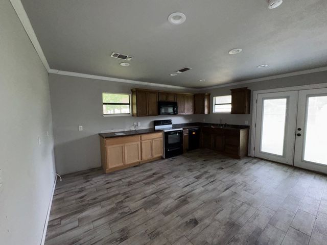 513 S Carter Street, Whitewright, TX 75491