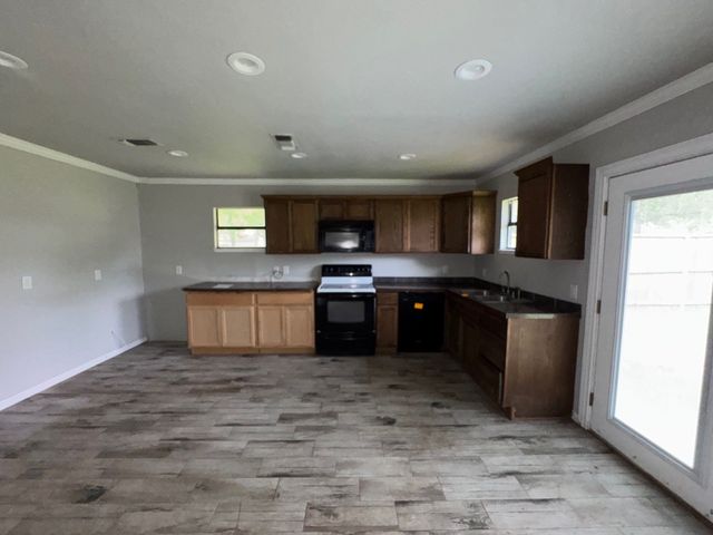 513 S Carter Street, Whitewright, TX 75491
