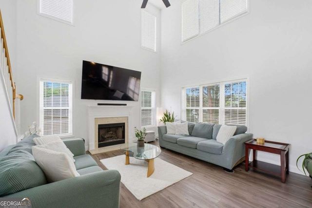 816 Pond View Lane, Sugar Hill, GA 30518