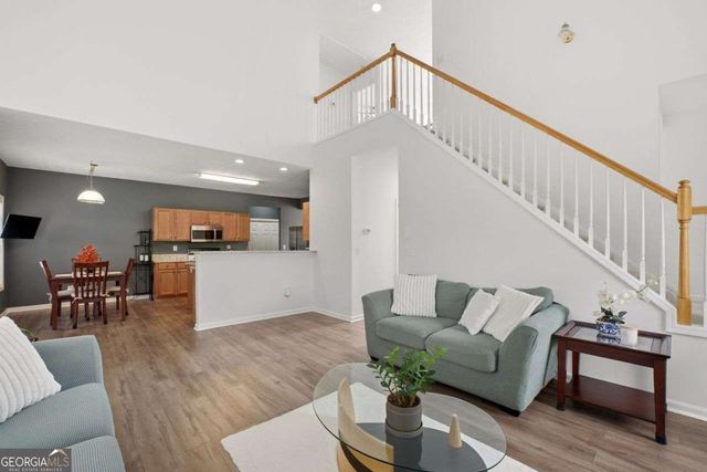 816 Pond View Lane, Sugar Hill, GA 30518