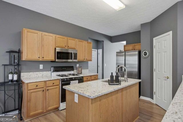 816 Pond View Lane, Sugar Hill, GA 30518