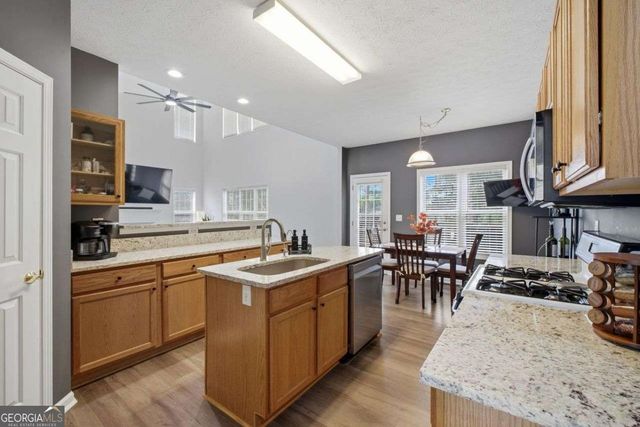 816 Pond View Lane, Sugar Hill, GA 30518