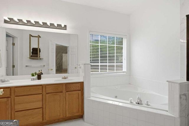 816 Pond View Lane, Sugar Hill, GA 30518