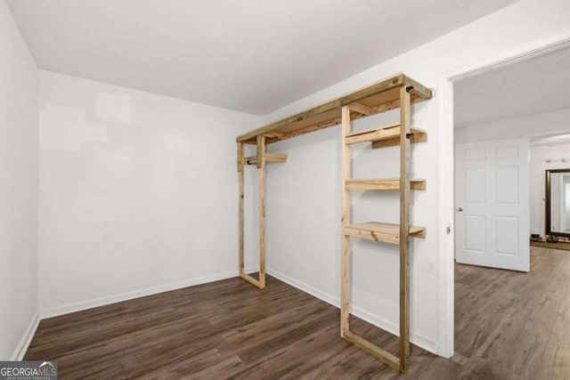 816 Pond View Lane, Sugar Hill, GA 30518