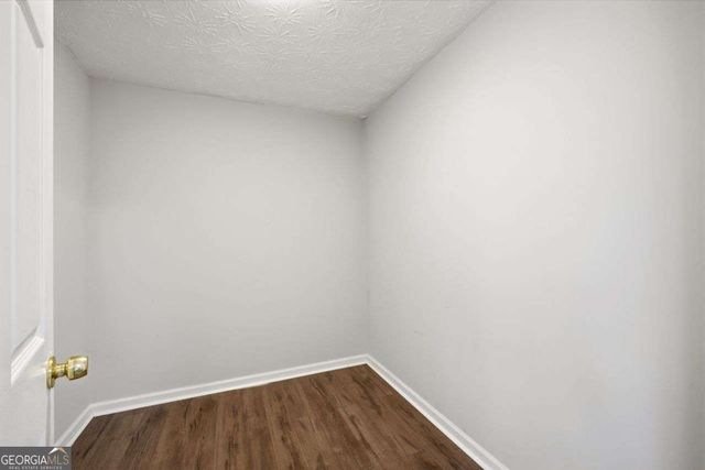 816 Pond View Lane, Sugar Hill, GA 30518