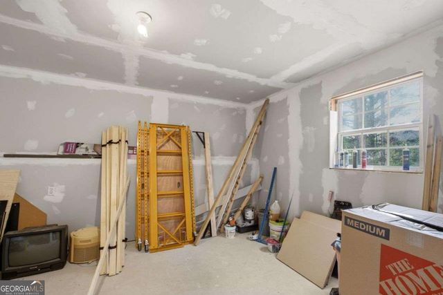 816 Pond View Lane, Sugar Hill, GA 30518