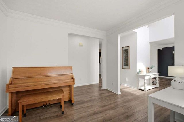 816 Pond View Lane, Sugar Hill, GA 30518