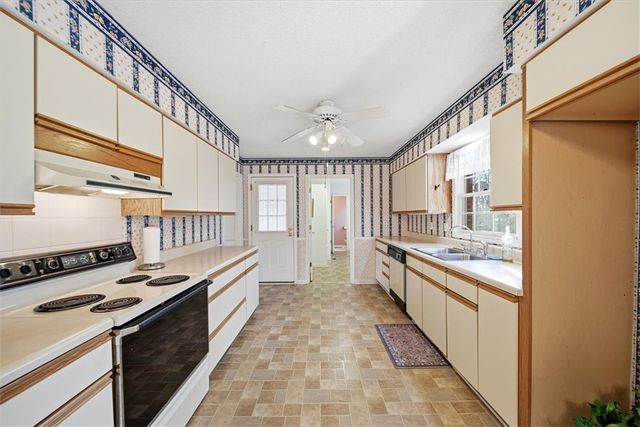 98 Mountain View Drive, Walhalla, SC 29691