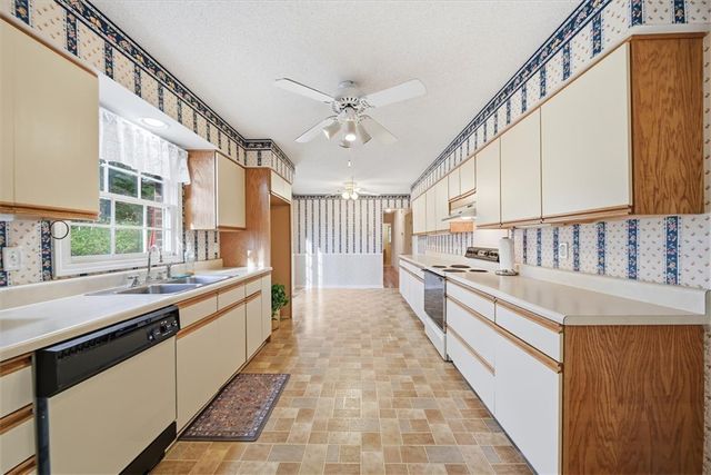 98 Mountain View Drive, Walhalla, SC 29691