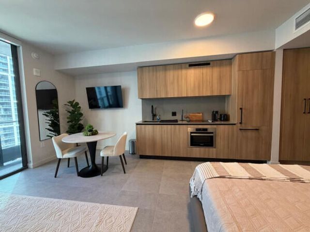 121 NE 5TH Street 2309, Miami, FL 33132