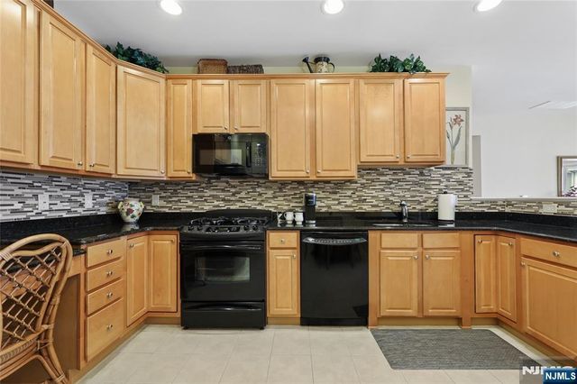 7408 Warrens Way DEEDED GARAGE &, Wanaque, NJ 07465