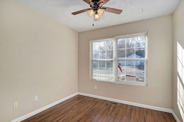 860 W Hickory Nut Court, Nixa, MO 65714