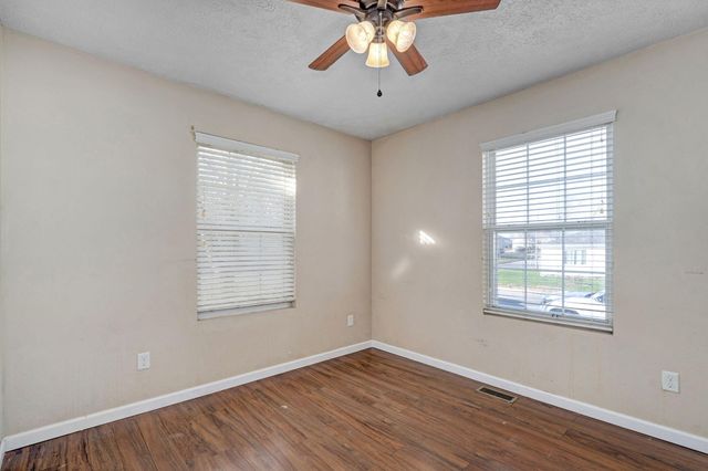 860 W Hickory Nut Court, Nixa, MO 65714