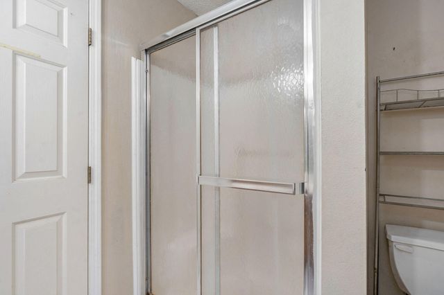 860 W Hickory Nut Court, Nixa, MO 65714