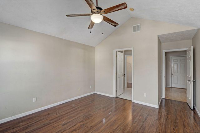 860 W Hickory Nut Court, Nixa, MO 65714