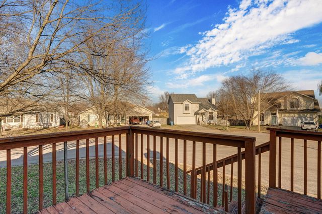 860 W Hickory Nut Court, Nixa, MO 65714