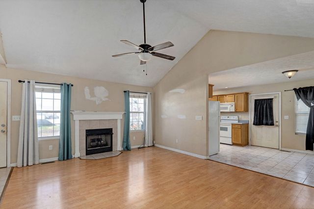 860 W Hickory Nut Court, Nixa, MO 65714