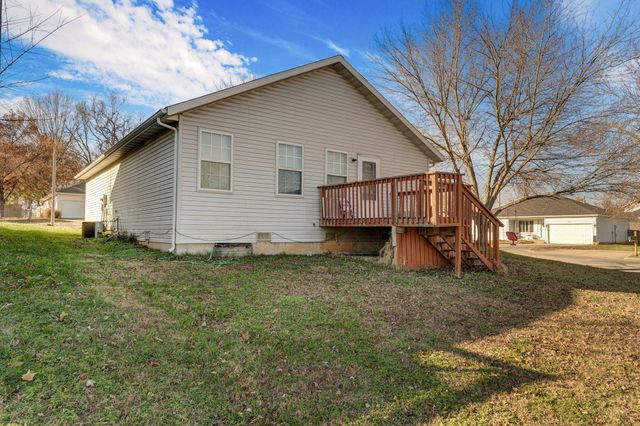 860 W Hickory Nut Court, Nixa, MO 65714