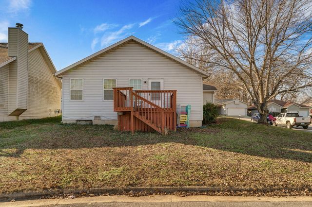 860 W Hickory Nut Court, Nixa, MO 65714