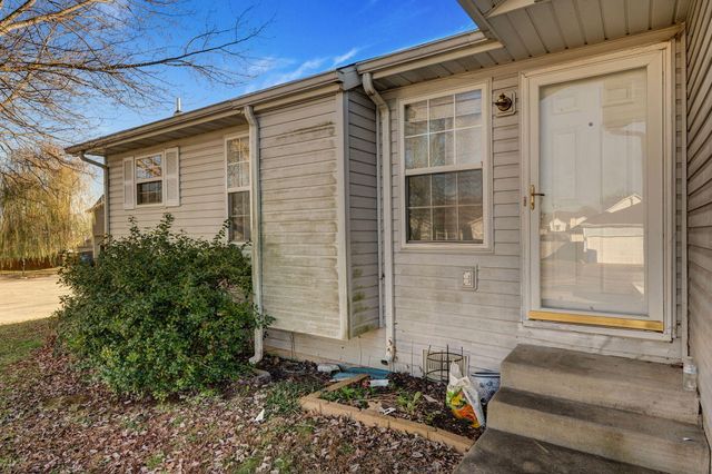 860 W Hickory Nut Court, Nixa, MO 65714