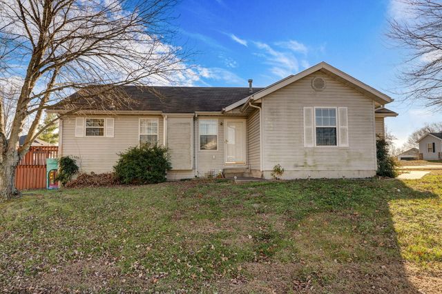 860 W Hickory Nut Court, Nixa, MO 65714