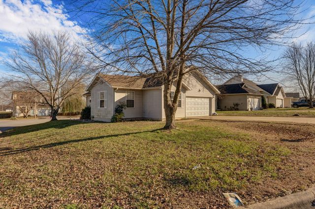 860 W Hickory Nut Court, Nixa, MO 65714
