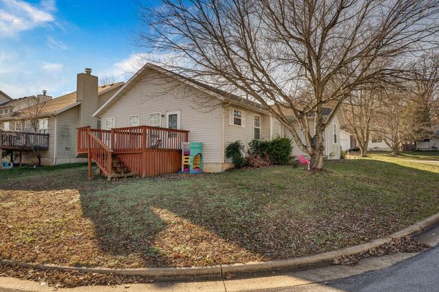 860 W Hickory Nut Court, Nixa, MO 65714