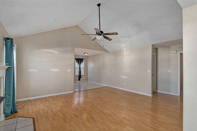 860 W Hickory Nut Court, Nixa, MO 65714