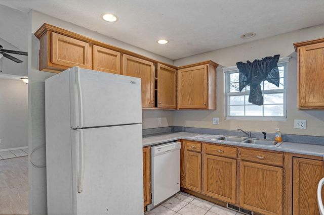 860 W Hickory Nut Court, Nixa, MO 65714