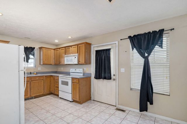 860 W Hickory Nut Court, Nixa, MO 65714