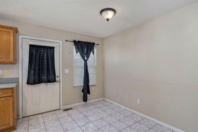 860 W Hickory Nut Court, Nixa, MO 65714