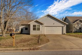 860 W Hickory Nut Court, Nixa, MO 65714